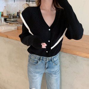 Long Sleeve Contrast Collar Buttoned Knit Top